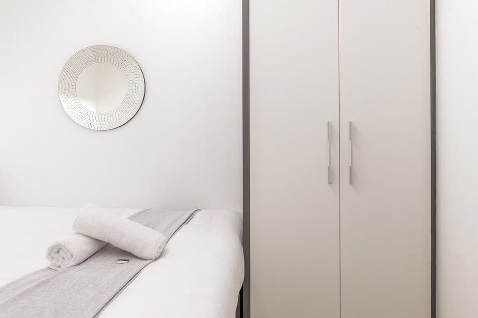 1onAlbert 2-Bed Apartment with Parking (21718)