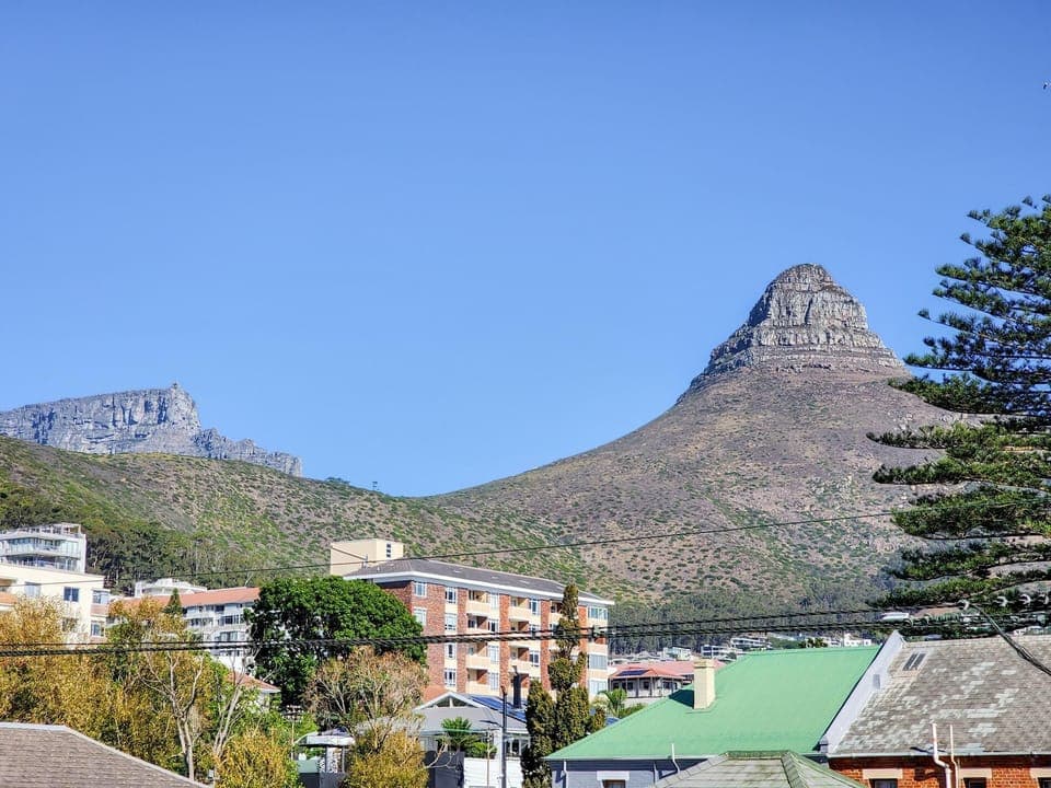 Sea Point 2-Bed Designer Pad with Rooftop Pool (27757)