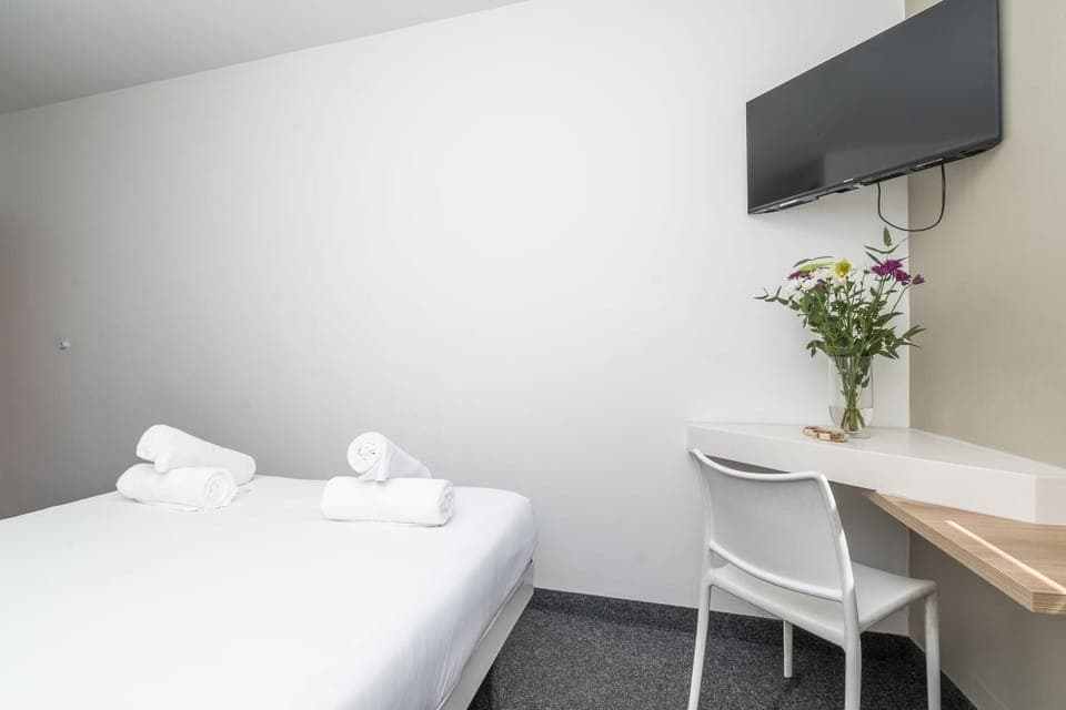 Metropole Shared Space With Private Room (23244)