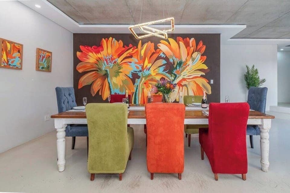 6-Bedroom Getaway with Pool in Table View (11095)