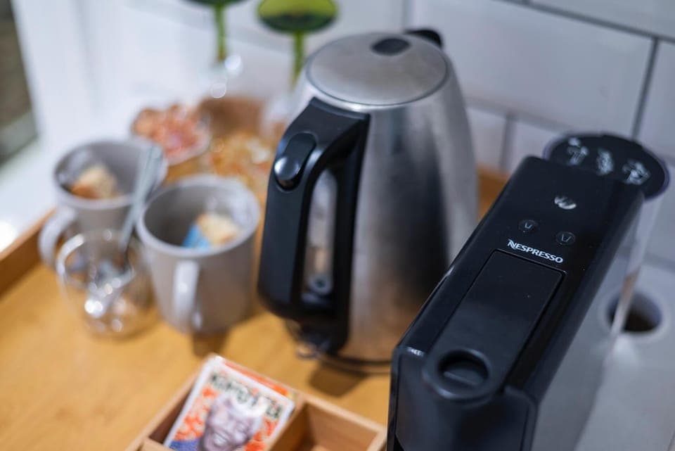 Enclosed Coastal Cabin Retreat in Navy Town (26494)