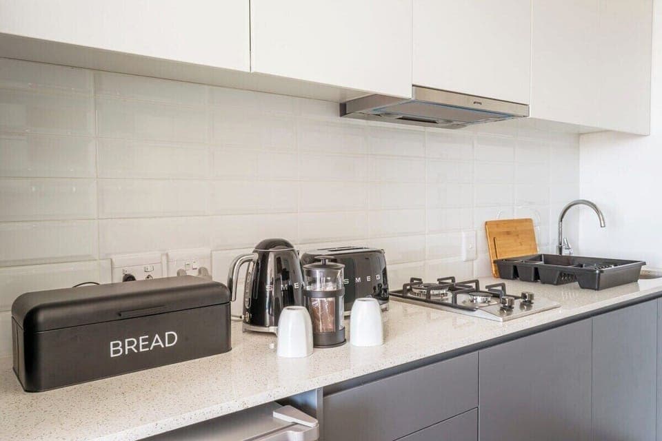 Studio Apt in the Evolving Woodstock & cafes (4583)