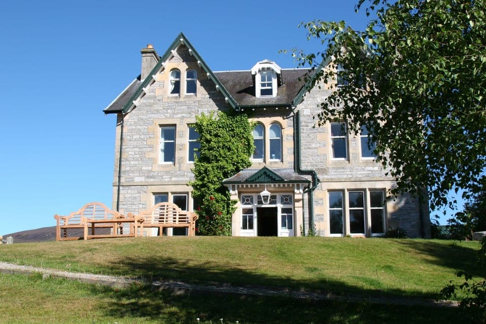 Front of Suidhe Lodge