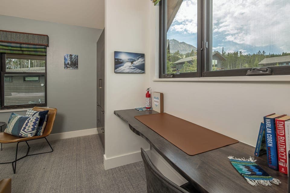 Great work space | Upper Level
