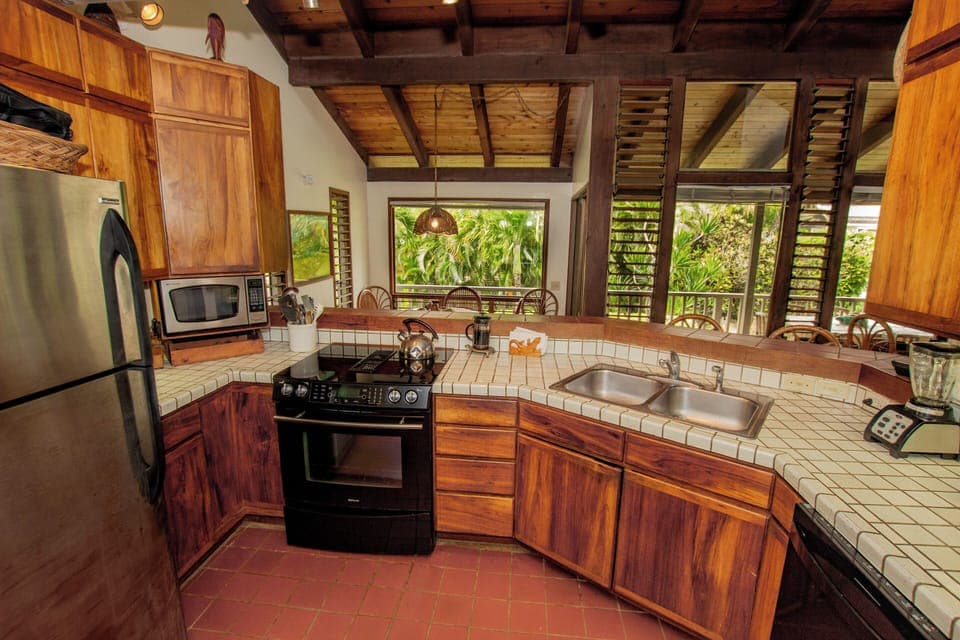 Spacious fully equipped kitchen!