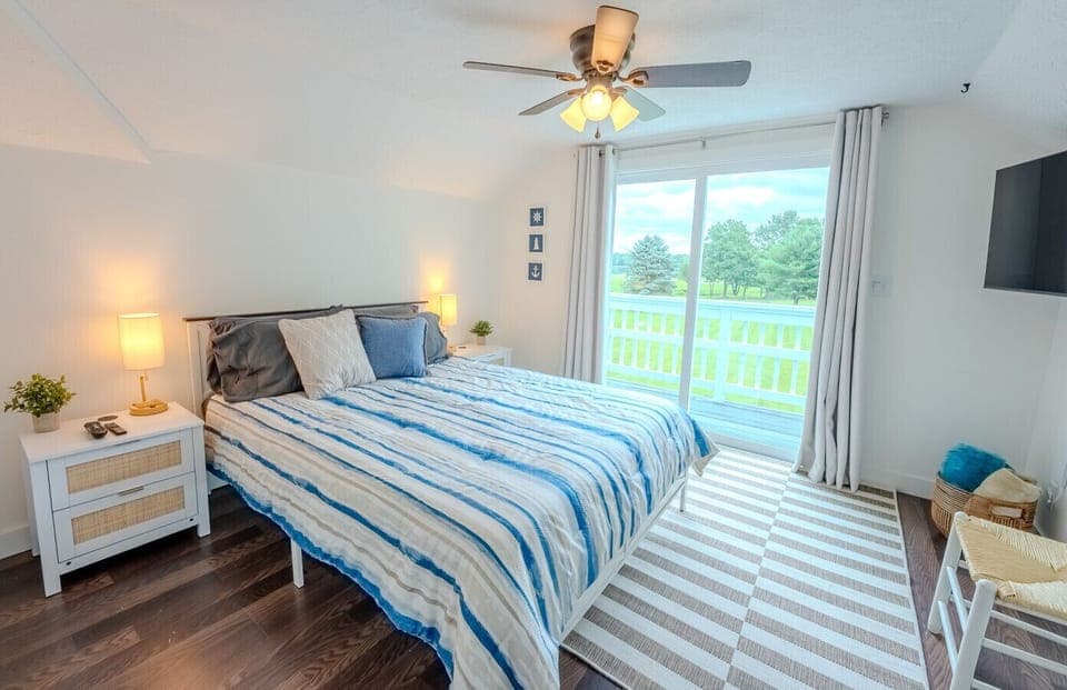 2nd Bedroom Queen Bed