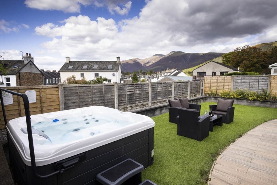 This property benefits from a hot tub for hire.