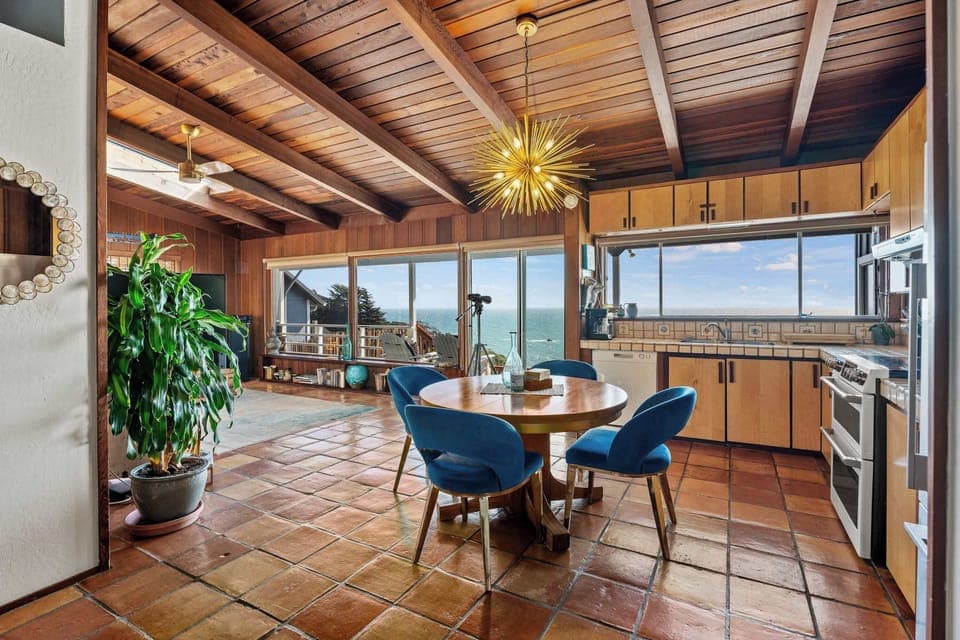 Open the sliding doors and let the ocean in - perfect for sunrise coffee or sunset wine!