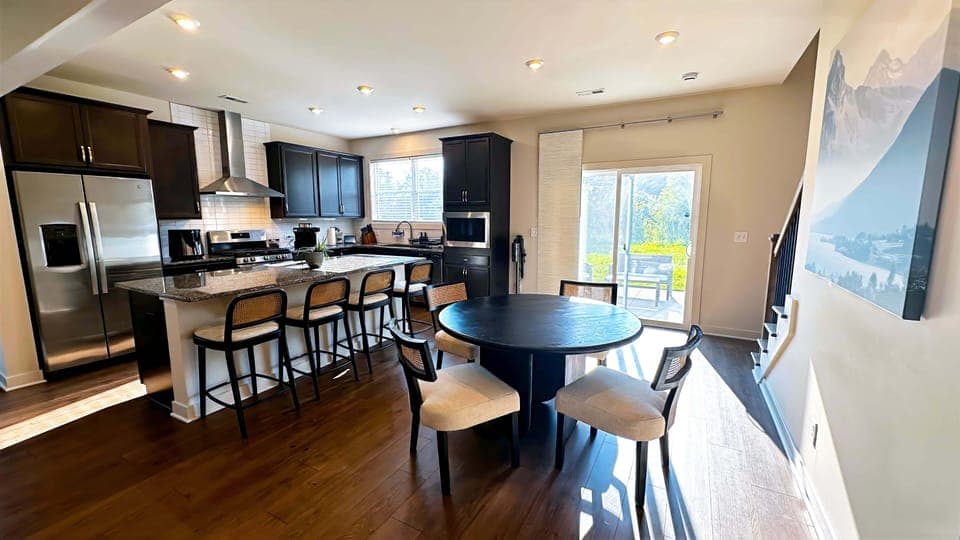 Full Kitchen and Dining Table