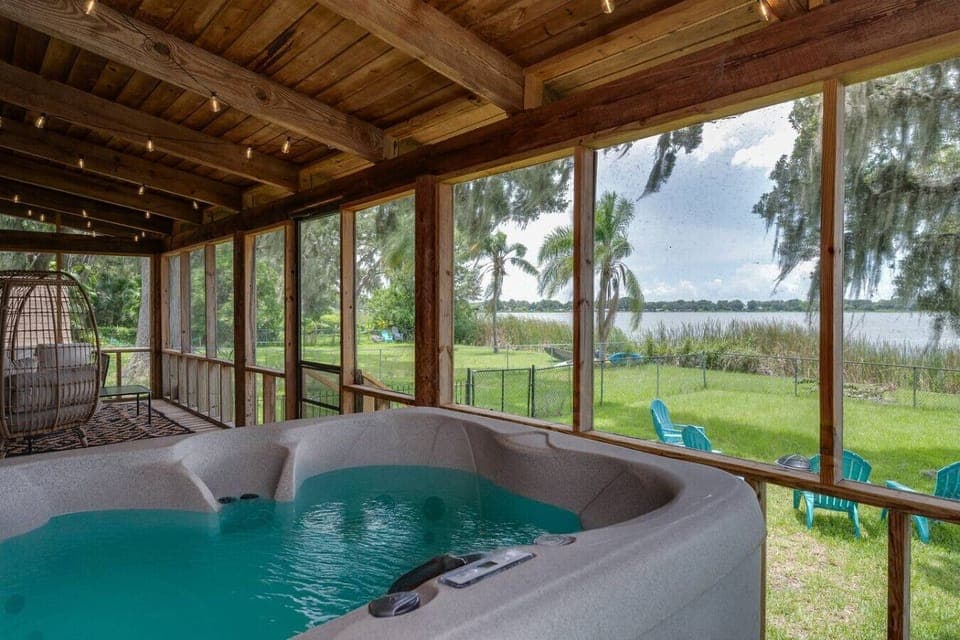 Indoor spa tub