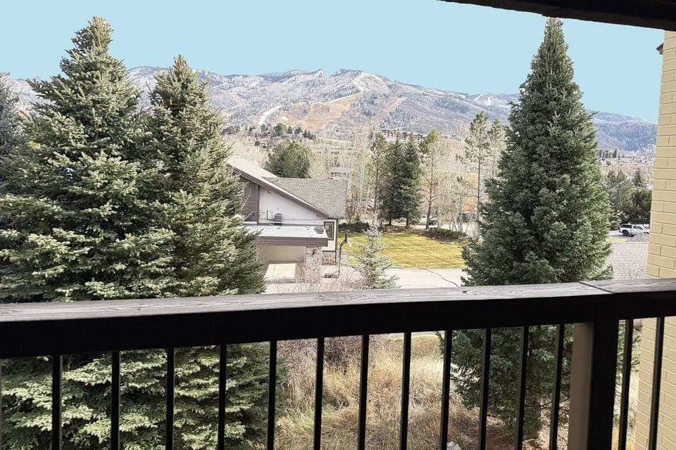 This isn’t just a view; it’s a reminder of the beauty of the high country.