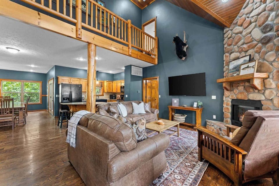 An open living room ready to greet you as soon as you walk in.