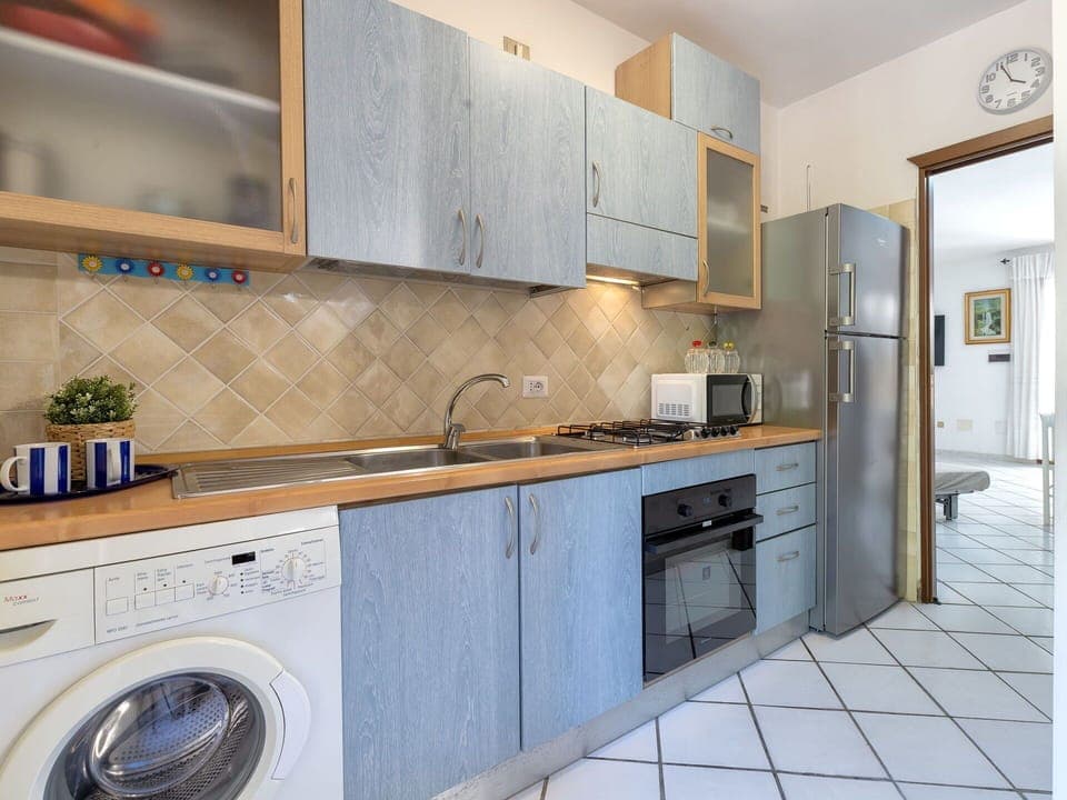 Major Appliance, Kitchen, Kitchen Appliance, Flooring, Countertop, Wood, Floor, Interior Design, Cabinetry, Home Appliance