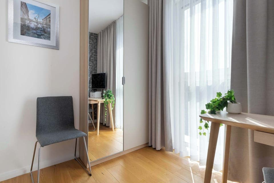 Decorative details in the apartment.