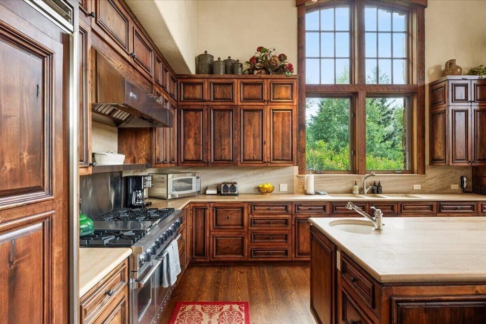 Kitchen: Drip coffee maker, Crockpot, blender, kettle, food processor, cooking utensils, tableware
