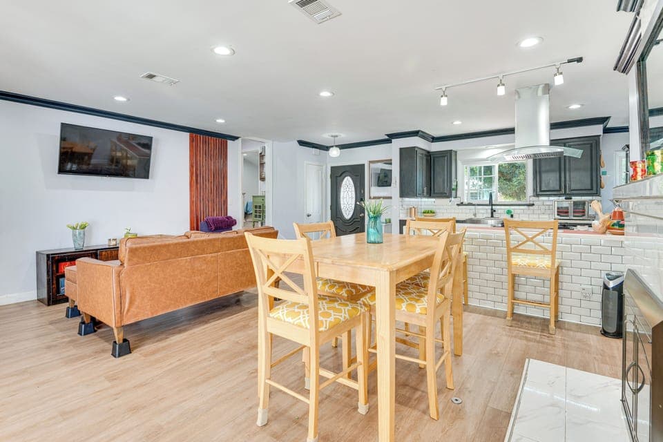 Living Space | Free WiFi | Central A/C & Heating