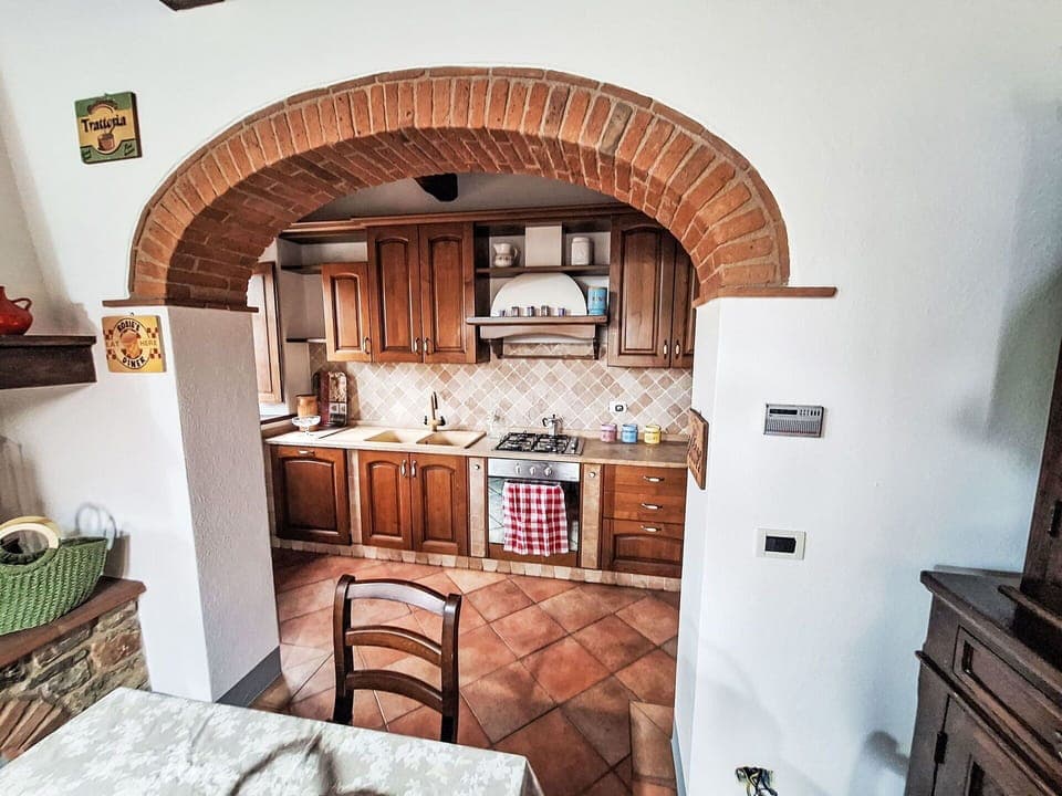 Wall, Interior Design, Furniture, Wood, Kitchen, Flooring, Cabinetry, Countertop, Arch, Ceiling