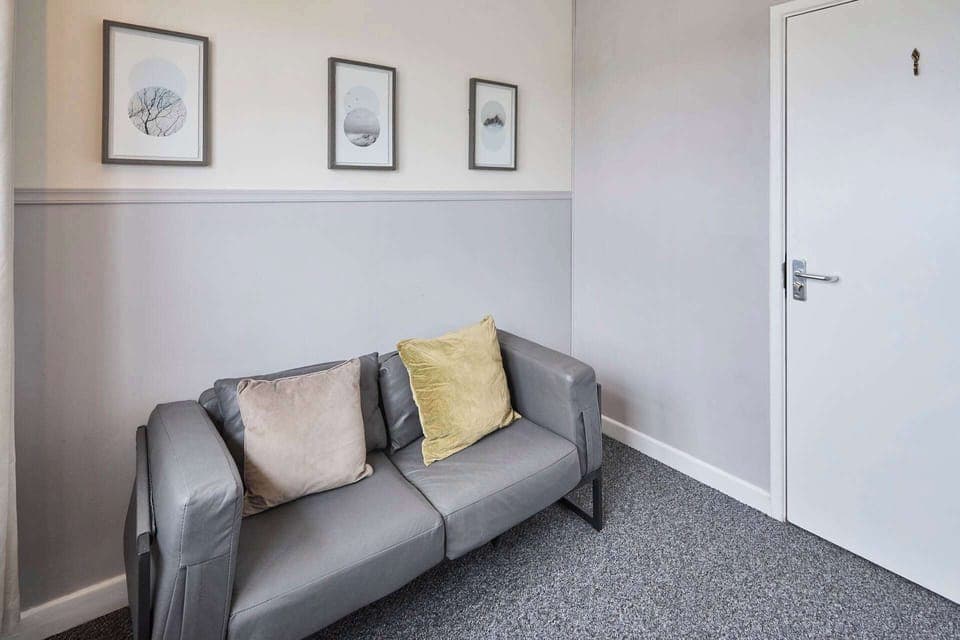 Oldbury Road, Worcester - Host & Stay