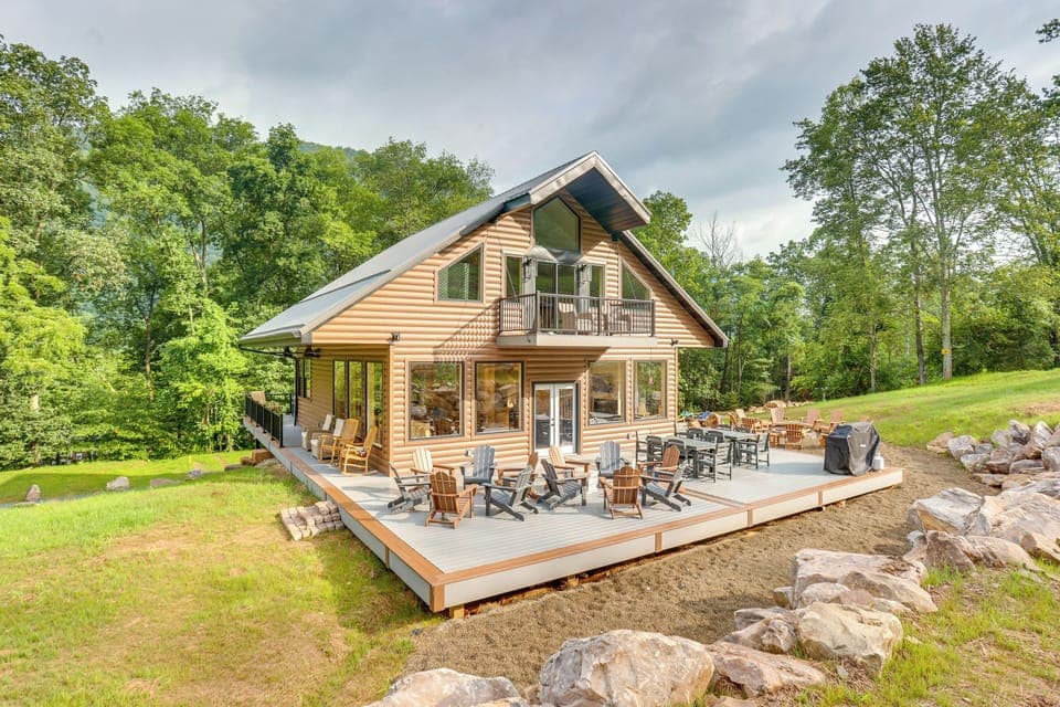 Sinnamahoning Vacation Rental | 6BR | 4.5BA | Stairs Required | 3,200 Sq Ft