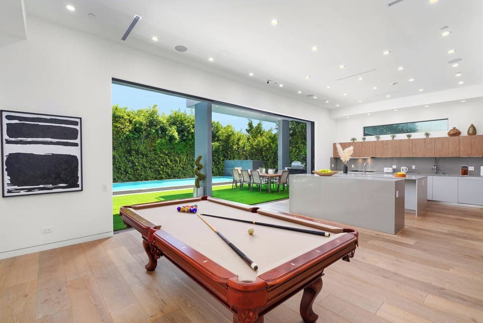 Villa Javu by LuxJB: luxury modern private villa. Sleeps 16.