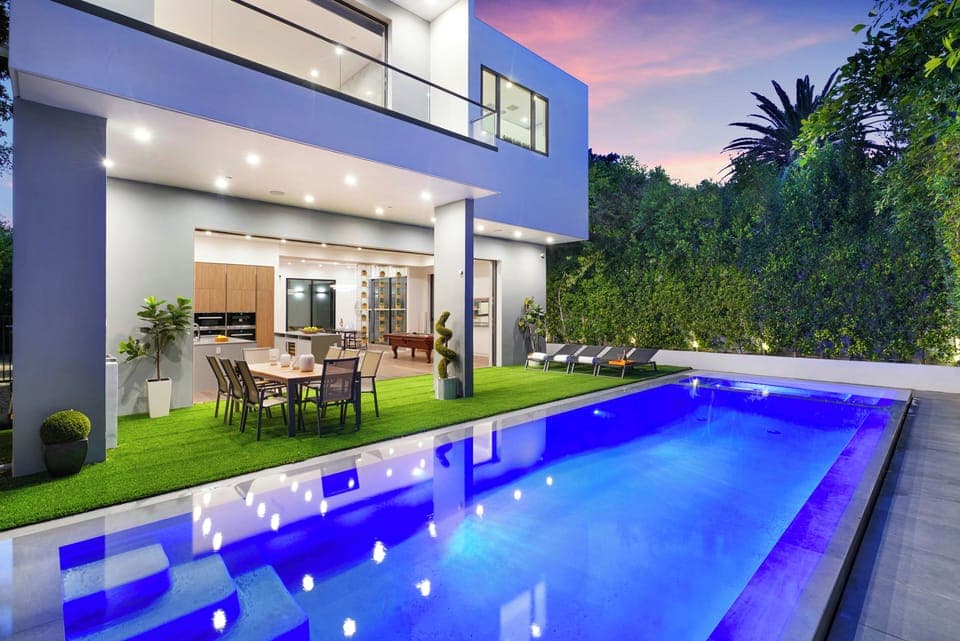 Villa Javu by LuxJB: luxury modern private villa. Sleeps 16.