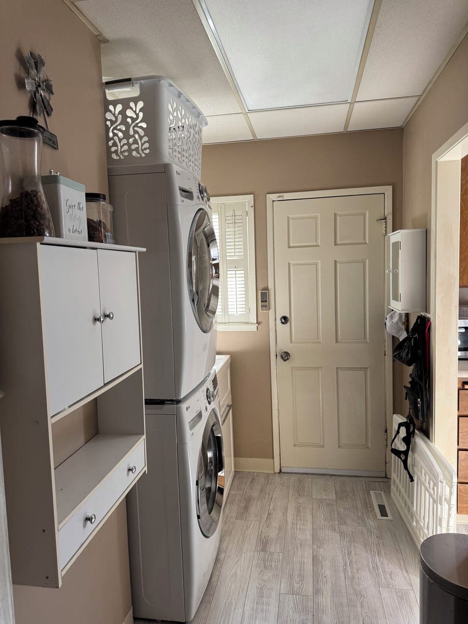 Full laundry/mud room