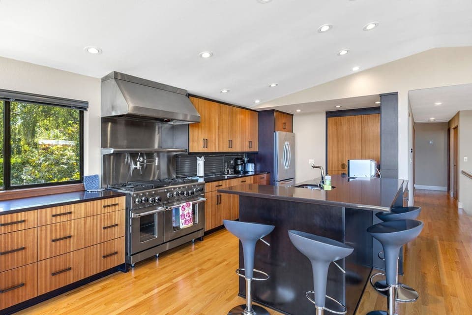 A large, and well equipped kitchen on the main level of the house.