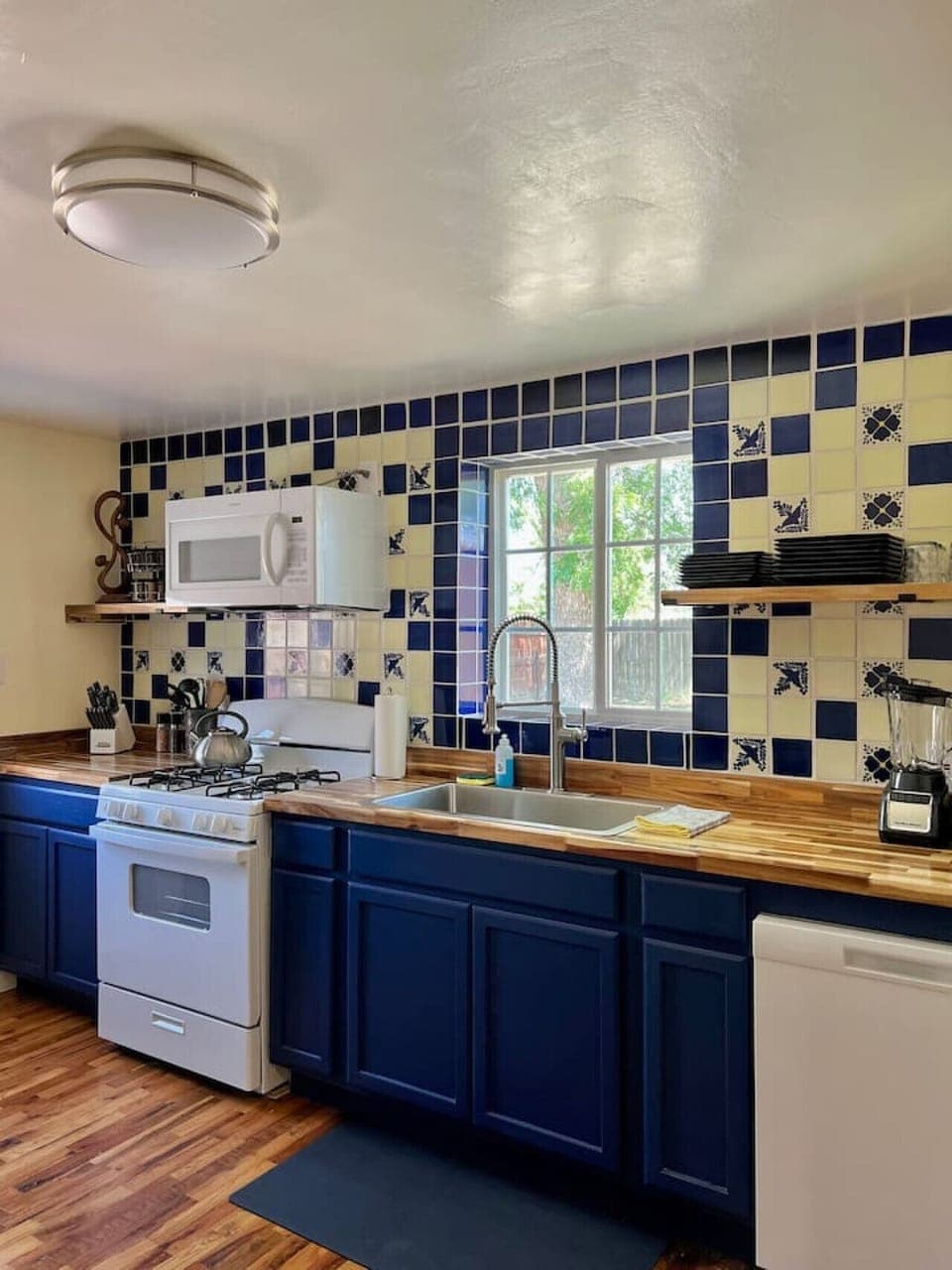 Kitchen - Moden Appliances: Oven and Stovetop, Microwave, Dishwasher, and MORE! Talavera Tile