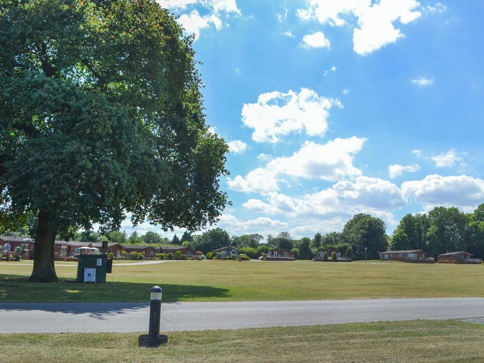 Surrounding area | Fairways Retreat 1 - Cottingham Parks, Cottingham