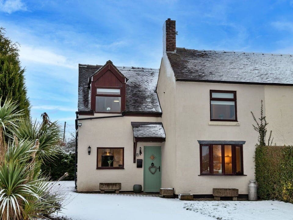 Deck, Shade, Hardwood, Outdoor Furniture, Balcony, Plank, Eco Hotel, Swimming Pool, Wood Flooring, Resort