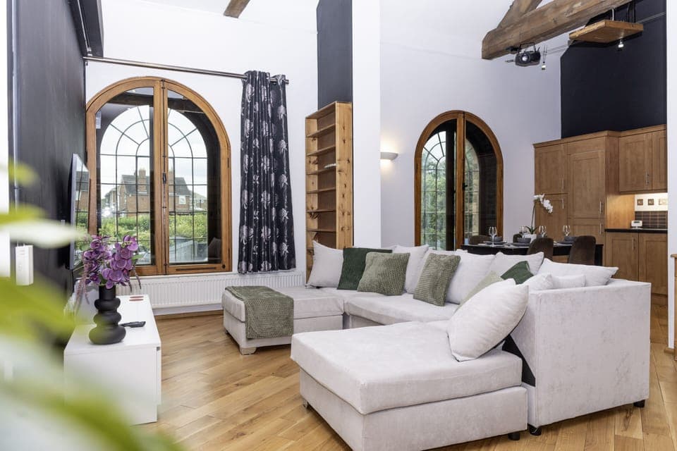 Lounge Area with TV and Projector Screen