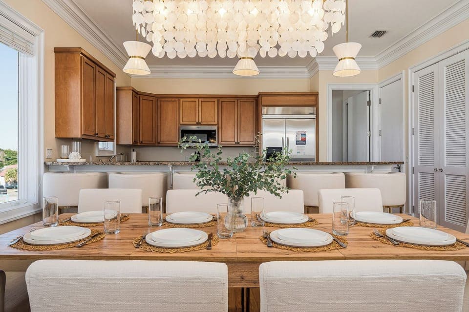A kitchen made for shared meals and easy entertaining