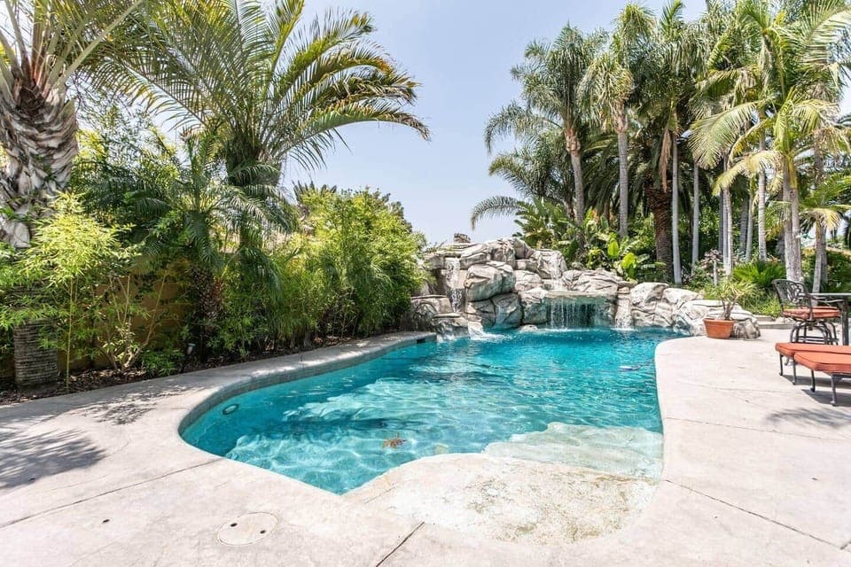 Enjoy your days relaxing by the pool.