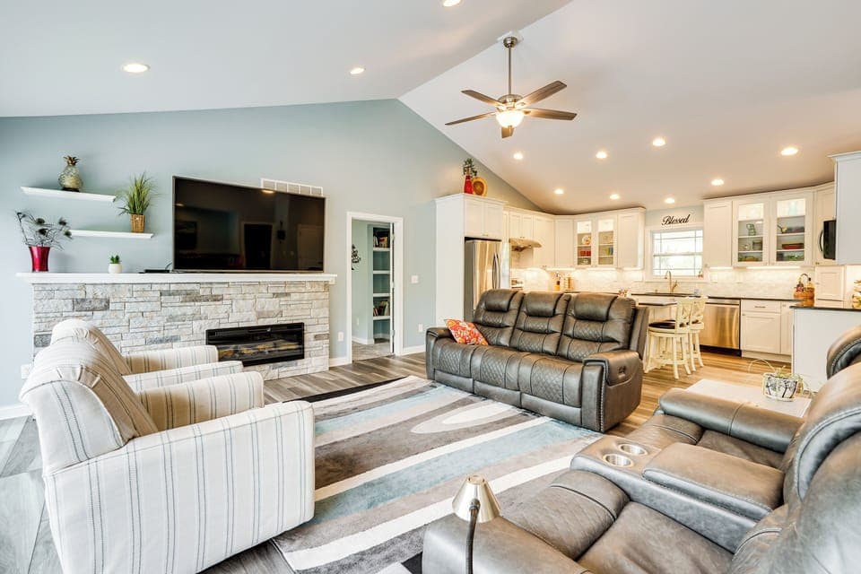 Living Room | Central A/C & Heat | Free WiFi