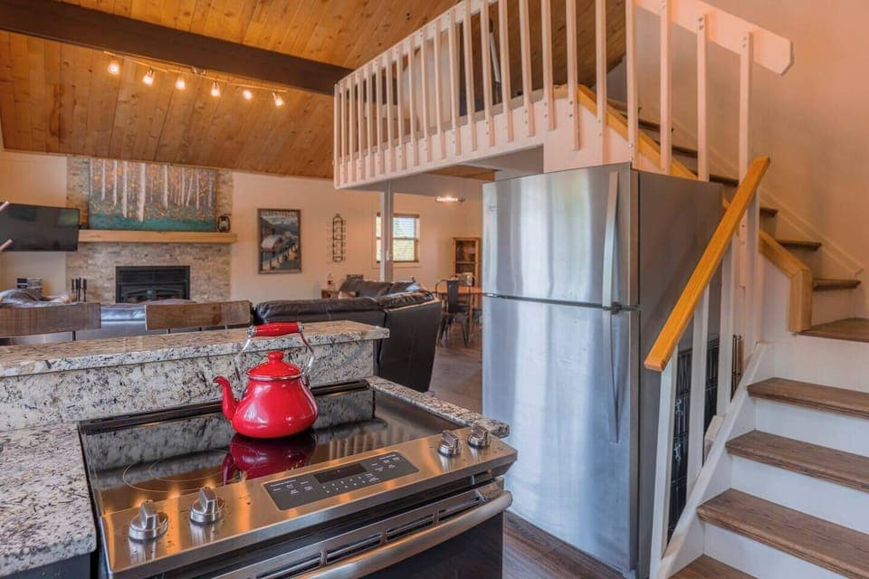 On the third level, the dedicated kids’ loft offers two twin beds.
