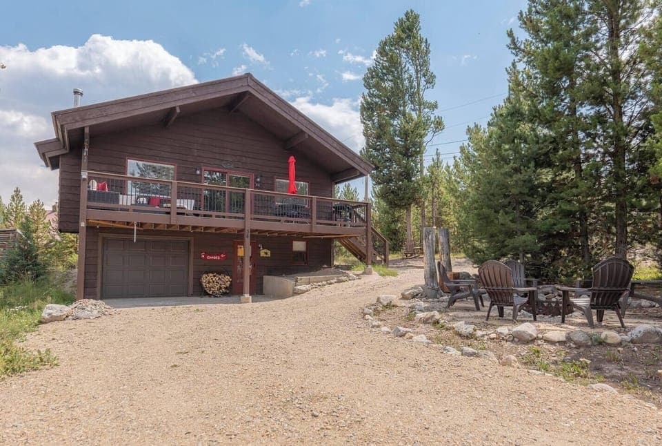 Ample parking plus a cozy fire pit—your base for mountain adventures