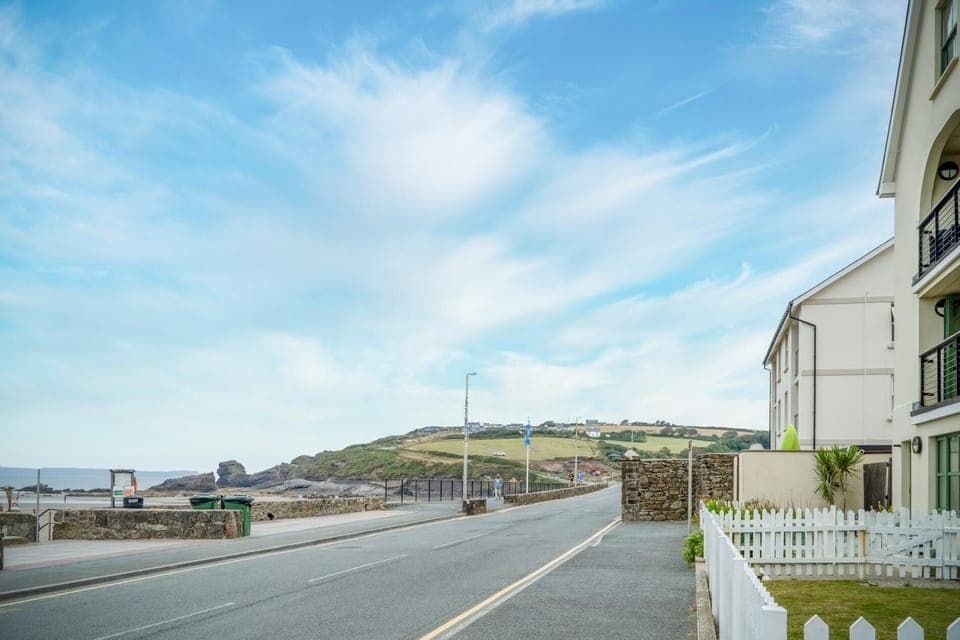 3 St Bride's Bay View - 3 Bedroom - Broad Haven (26381)