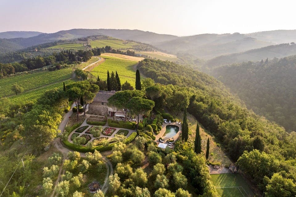 Amenities, Animals, Balcony / Terrace / Patio, Building Exterior, Facilities, Main Entrance, Outdoor, Pool, Room Detail, Spring, Summer