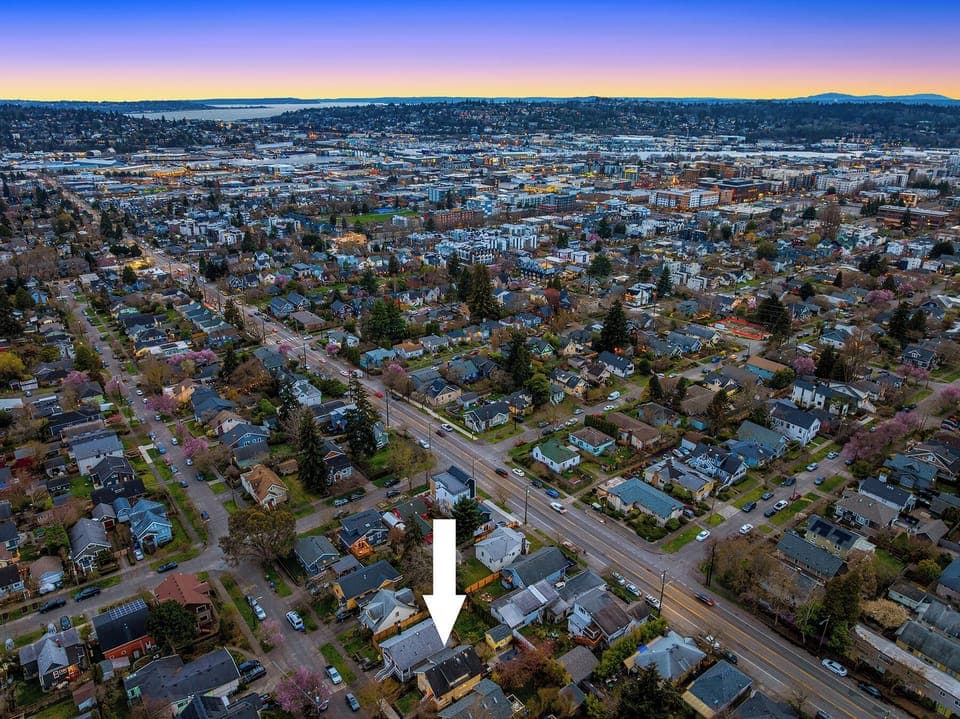 Perfectly nestled in a charming neighborhood. Your ideal getaway awaits.