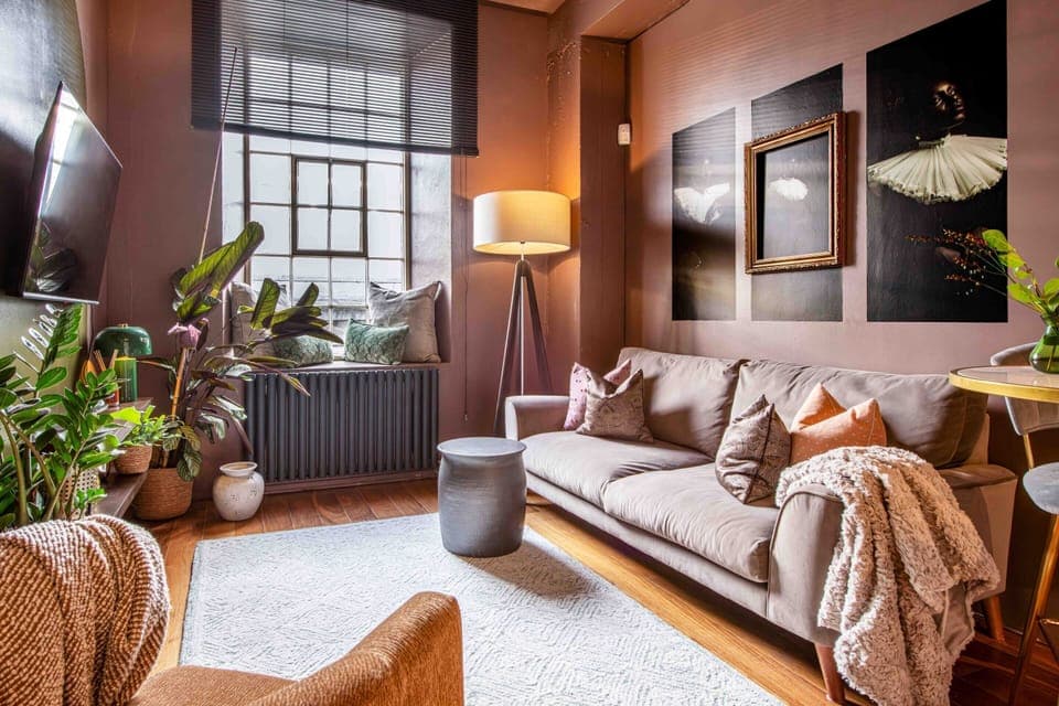 Living Room / Lounge