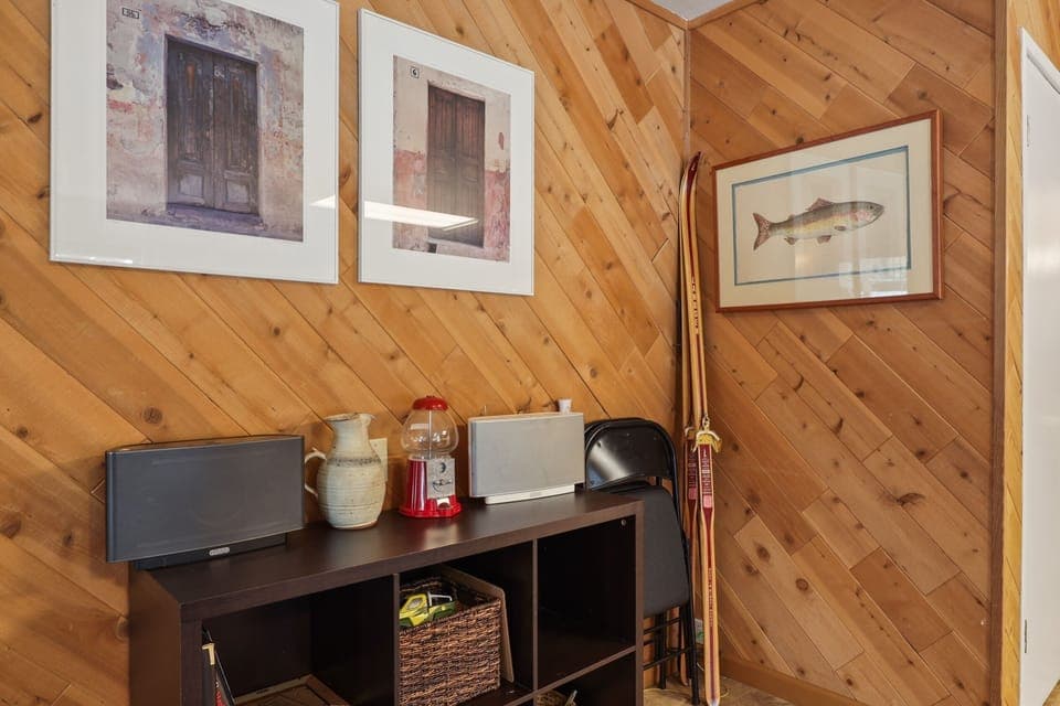 Indoors, Hardwood, Floor, Flooring, Desk