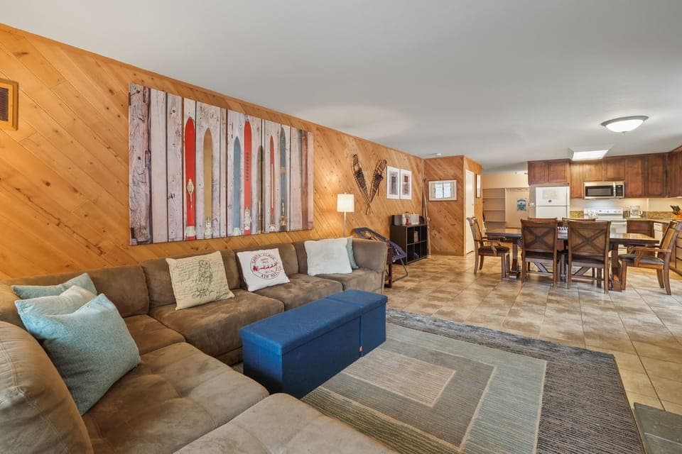 Indoors, Building, Furniture, Living Room, Room