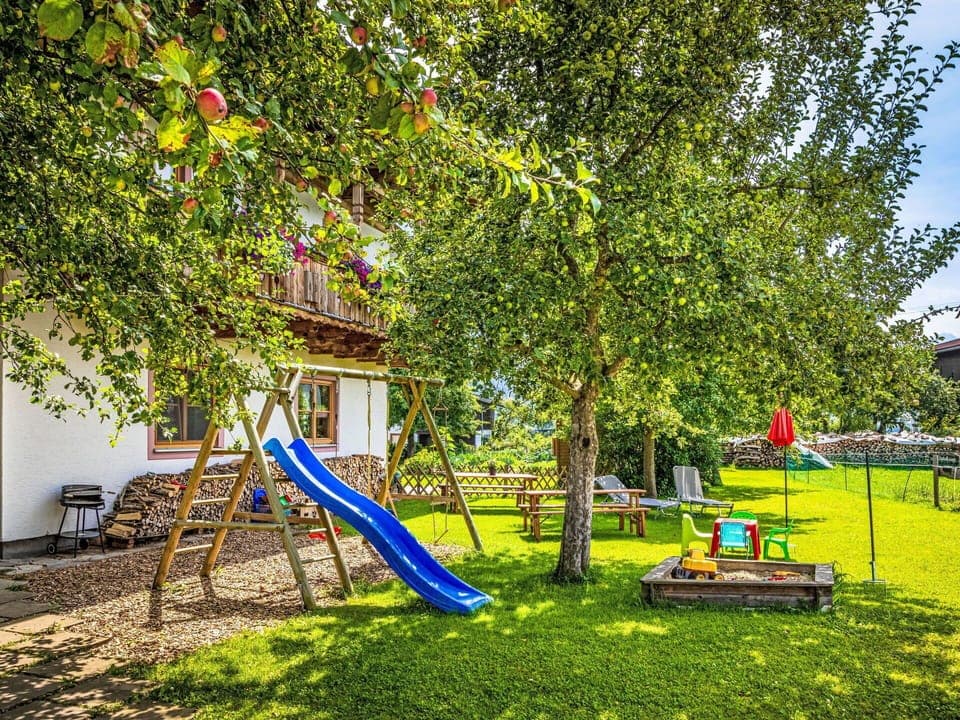 Lawn, Cottage, Garden, Yard, Backyard, Park, Landscaping, Farmhouse, Outdoor Play Equipment, Eco Hotel