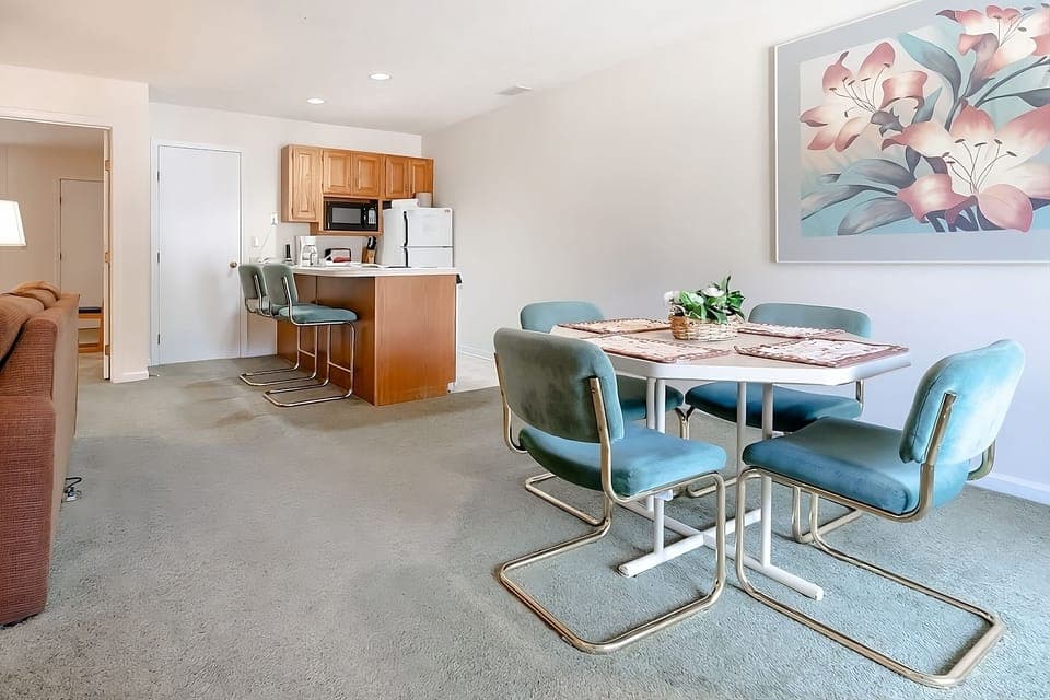 1BR B - Dining area