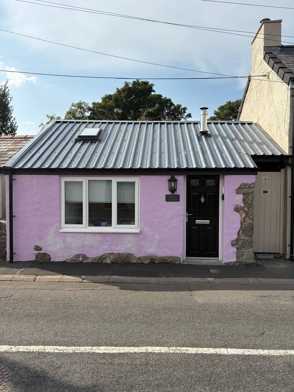 front exterior of robyns retreat 