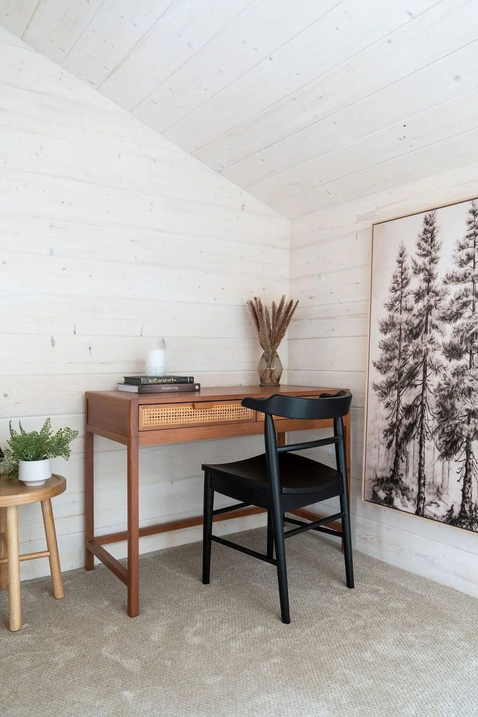 Desk/work space in upstairs loft.