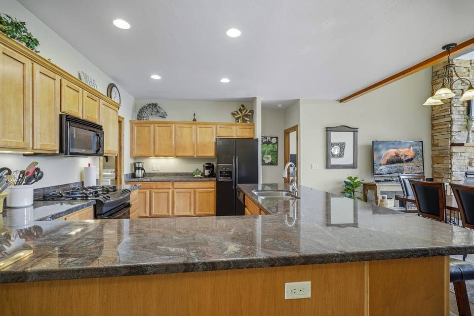 Fully equipped kitchen with gas cooktop, Keurig and carafe style coffee pot or you can take a 5 minute stroll the coffee shop right down the way.