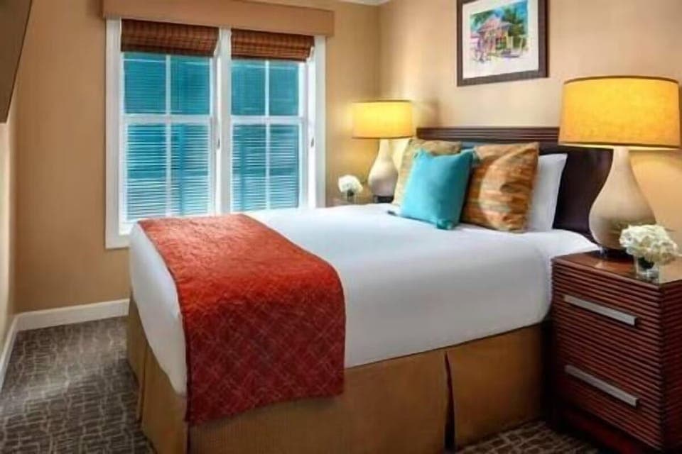 Bedroom (configuration may vary)