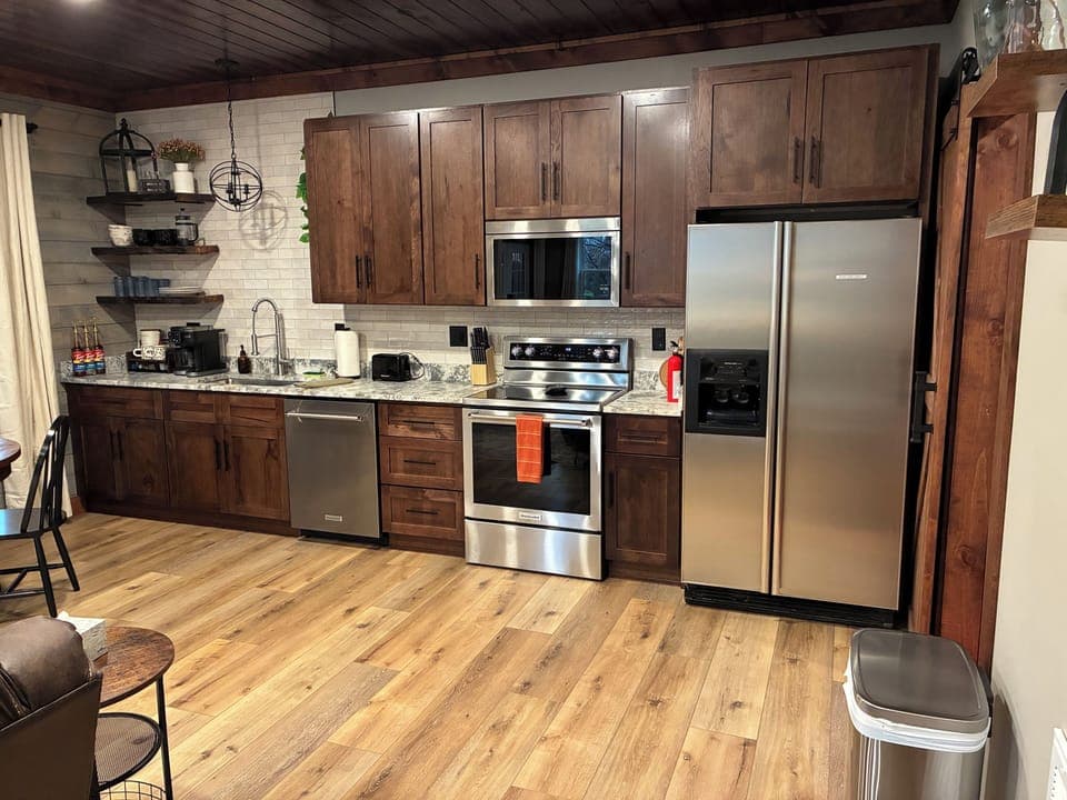 Full kitchen