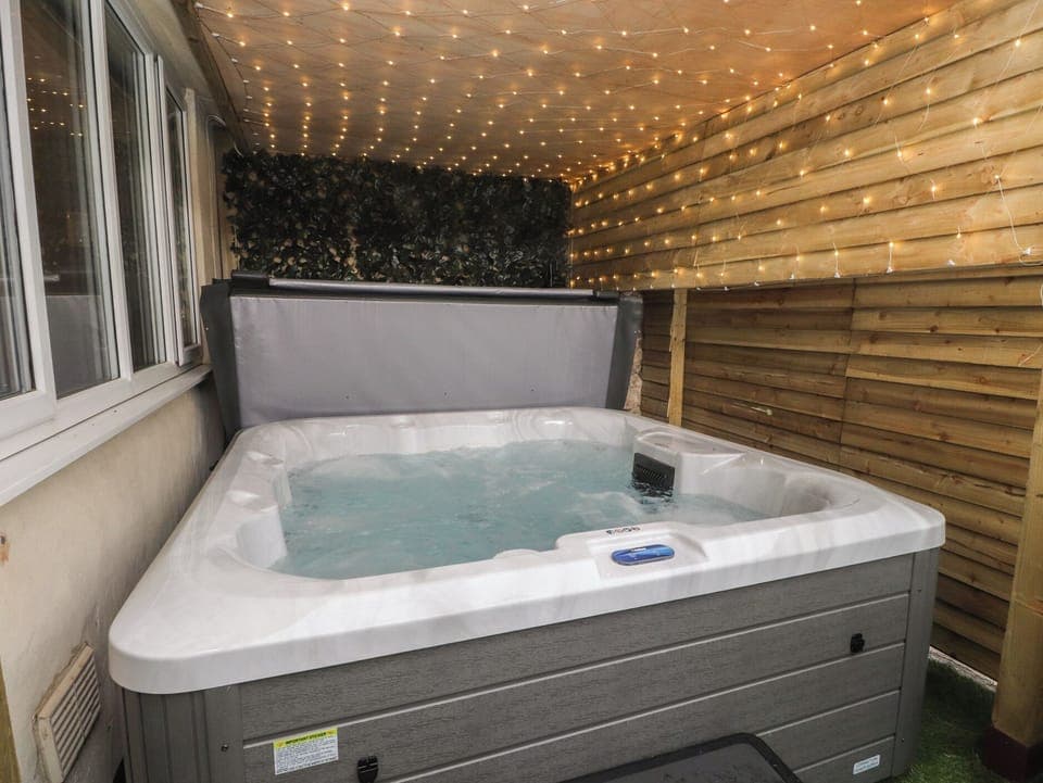 Indoor spa tub